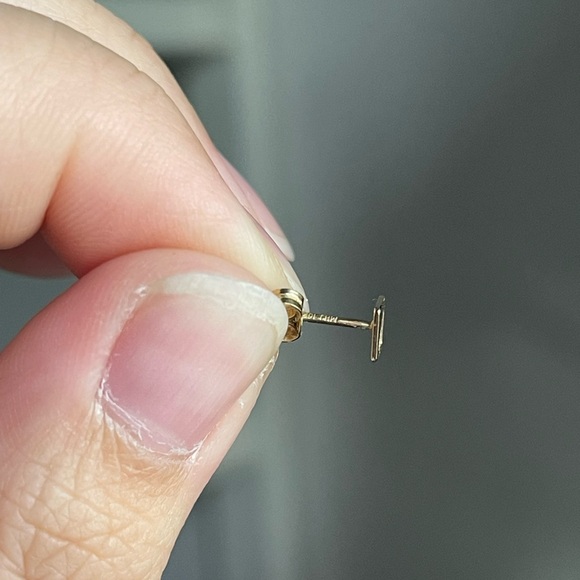 14k single square stud - Picture 2 of 2